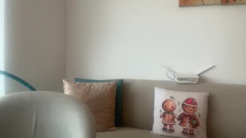 Snapshot of chocolatecakequeen chatting on 12.17.25 ChocolateCakeQueen online show from 12.17.25