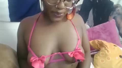 Snapshot of chocoluxediva chatting on 12.11.24 Delicious Chocolate Diva online show from 12.11.24