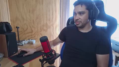 Snapshot of chocomate chatting on 11.24.25 chocomate online show from 11.24.25