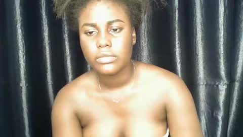 Snapshot of chocoslut22 chatting on 11.11.25 chocoslut22 online show from 11.11.25