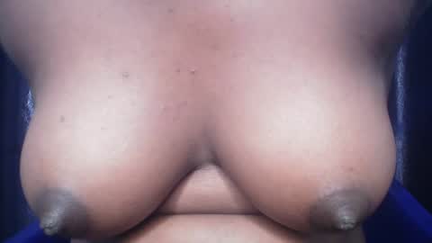 Snapshot of chocoslut22 chatting on 11.18.25 chocoslut22 online show from 11.18.25