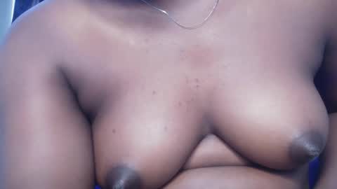 Snapshot of chocoslut22 chatting on 12.02.25 chocoslut22 online show from 12.02.25