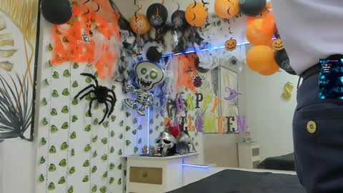 Snapshot of choreythaiylor chatting on 10.25.25 Chorey Thaylor online show from 10.25.25