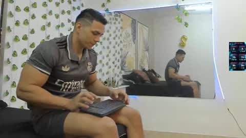 Snapshot of choreythaiylor chatting on 11.15.25 Chorey Thaylor online show from 11.15.25