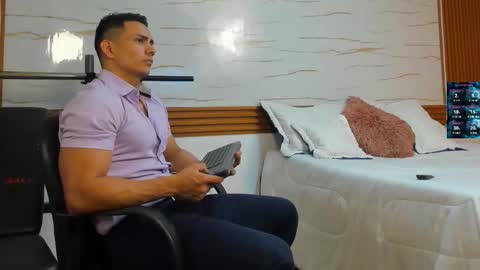 Snapshot of choreythaiylor chatting on 11.30.25 Chorey Thaylor online show from 11.30.25