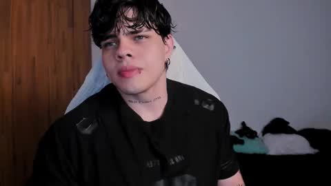 Chris Cooper Independent model online show from 02.19.25