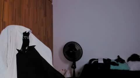 Chris Cooper Independent model online show from 02.19.25