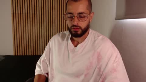 cris         Twitter magnum101010 insta magnumc20 online show from 10.24.25