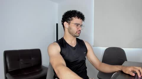 Im Chirs IM MODEL INDEPENDT online show from 10.24.25