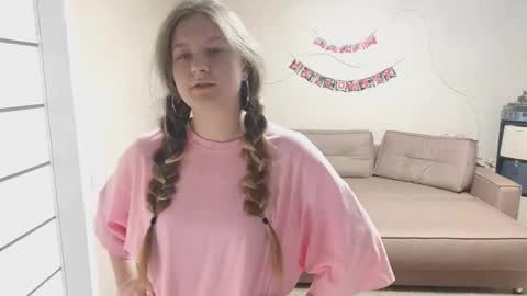 Snapshot of christianahessee chatting on 10.17.25 Iwi online show from 10.17.25