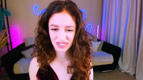 christinaconteeree online show from 10.02.25