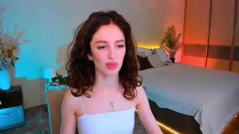 christinaconteeree online show from 10.04.25