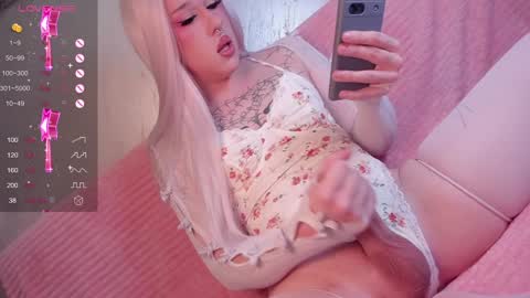 Snapshot of christinaloveu chatting on 12.13.24 crisss online show from 12.13.24