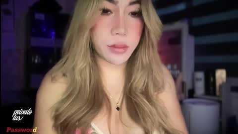 Snapshot of christinee_star chatting on 09.18.25 christine online show from 09.18.25