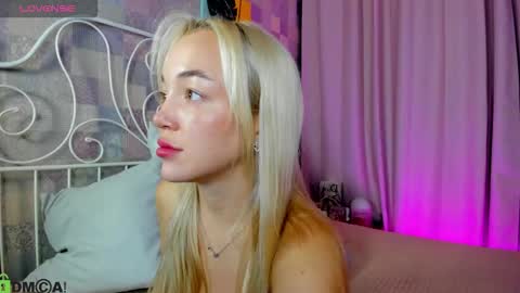 Snapshot of christy_little chatting on 09.24.25 hristy3 online show from 09.24.25