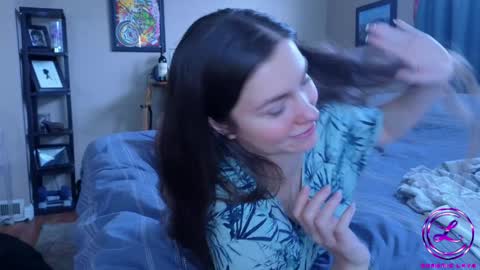 Snapshot of chroniclove chatting on 03.12.26 Marley online show from 03.12.26