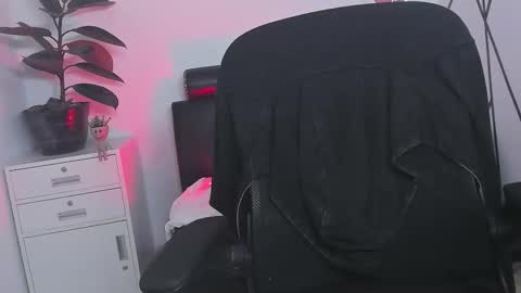 Snapshot of chrristopher77 chatting on 11.12.25 chrristopher77 online show from 11.12.25