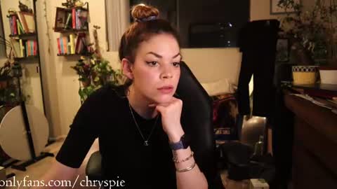 Snapshot of chrysanthulu chatting on 06.15.26 Chrys online show from 06.15.26