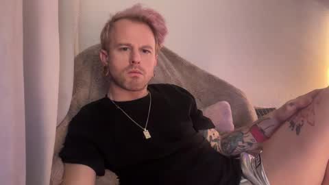 Snapshot of chubschadwell chatting on 11.28.25 ChubsChadwell online show from 11.28.25