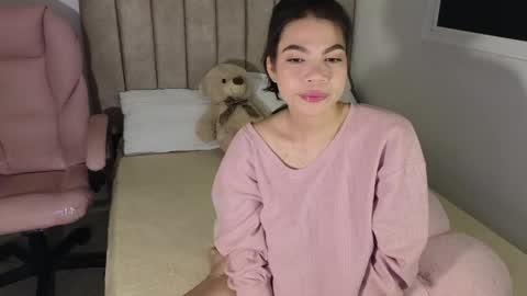 Mia online show from 05.14.26