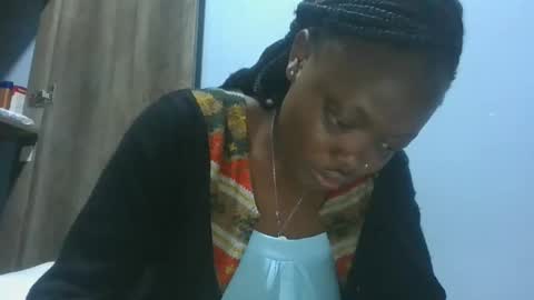 Snapshot of cilia_petite chatting on 02.01.25 cilia petite online show from 02.01.25