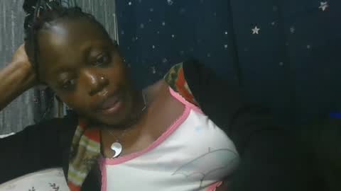 Snapshot of cilia_petite chatting on 02.13.25 cilia petite online show from 02.13.25