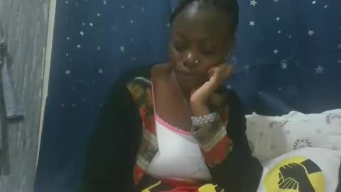 Snapshot of cilia_petite chatting on 02.14.25 cilia petite online show from 02.14.25