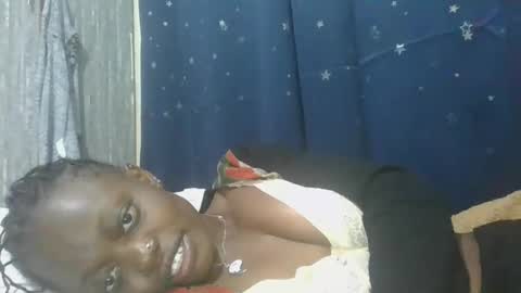 Snapshot of cilia_petite chatting on 02.14.25 cilia petite online show from 02.14.25