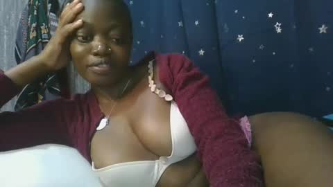 Snapshot of cilia_petite chatting on 02.21.25 cilia petite online show from 02.21.25