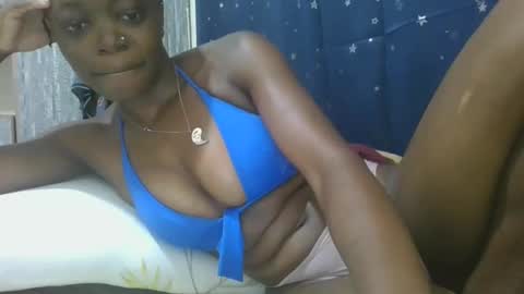 Snapshot of cilia_petite chatting on 02.23.25 cilia petite online show from 02.23.25
