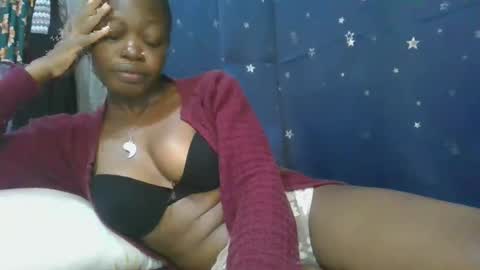 Snapshot of cilia_petite chatting on 02.24.25 cilia petite online show from 02.24.25