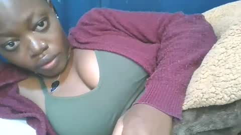Snapshot of cilia_petite chatting on 10.13.25 cilia petite online show from 10.13.25