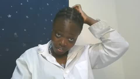 Snapshot of cilia_petite chatting on 10.17.25 cilia petite online show from 10.17.25