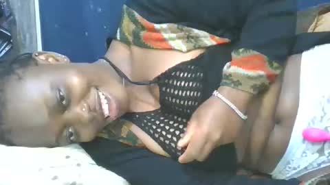 Snapshot of cilia_petite chatting on 11.08.25 cilia petite online show from 11.08.25