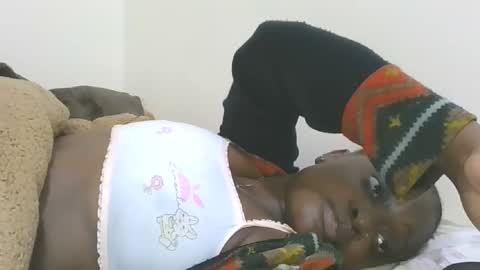 Snapshot of cilia_petite chatting on 11.14.25 cilia petite online show from 11.14.25