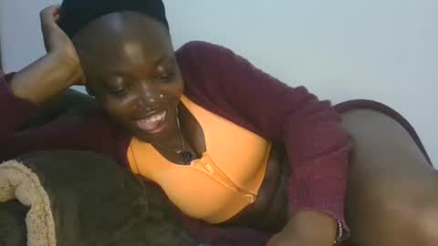 Snapshot of cilia_petite chatting on 12.16.25 cilia petite online show from 12.16.25