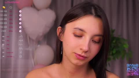 Snapshot of cinacandy chatting on 11.23.25 L online show from 11.23.25