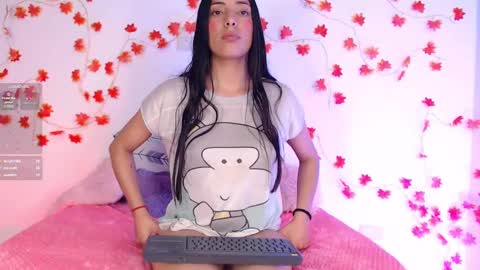 Snapshot of cinderella_lewis chatting on 03.10.25 Sofi Eva and Mey online show from 03.10.25