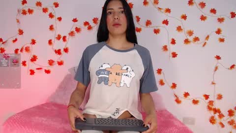 Snapshot of cinderella_lewis chatting on 03.11.25 Sofi Eva and Mey online show from 03.11.25