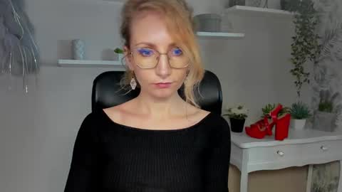 Snapshot of cinderellamoon chatting on 02.26.26 Cinderella online show from 02.26.26