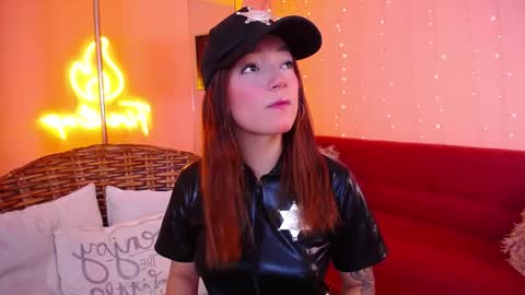 Snapshot of cinnamon_bite chatting on 01.11.26 cinnamon_bite online show from 01.11.26