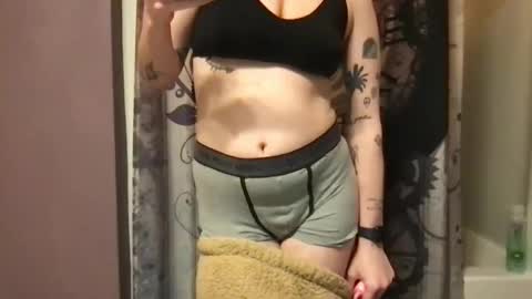 Snapshot of cinnamonpeaches chatting on 02.11.25 Carmen online show from 02.11.25