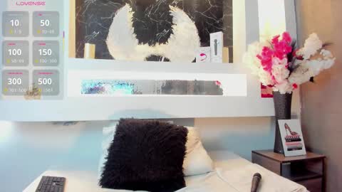 Cinthya  online show from 10.27.25