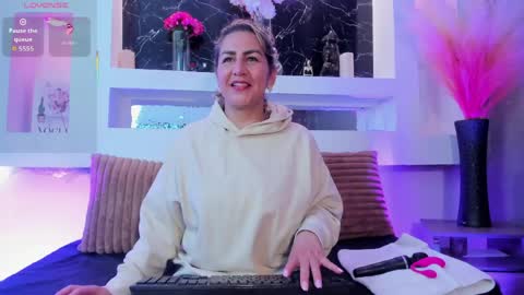 Cinthya  online show from 04.09.26