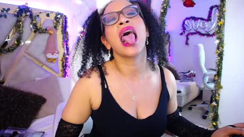 Snapshot of cintia_holms chatting on 12.13.24 Cintia online show from 12.13.24