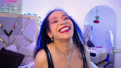 Snapshot of cintia_holms chatting on 01.17.25 Cintia online show from 01.17.25