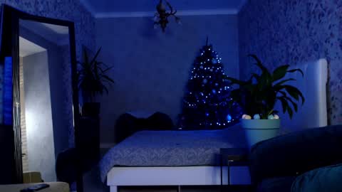 Snapshot of clara_bendover chatting on 12.26.24 Clara online show from 12.26.24