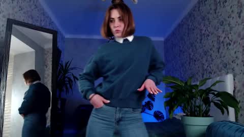 Snapshot of clara_bendover chatting on 03.10.25 Clara online show from 03.10.25
