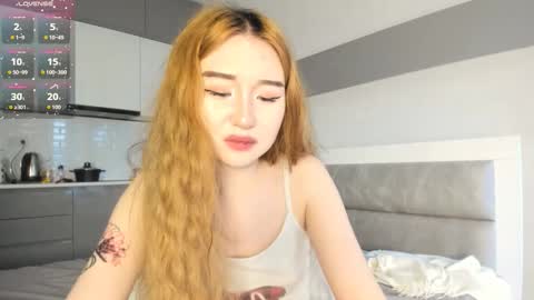 Snapshot of clarity_yumi chatting on 09.18.25 Yumi online show from 09.18.25