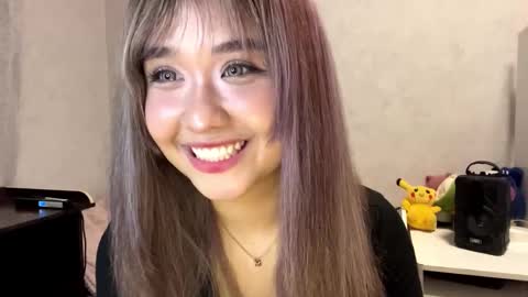 Snapshot of clary_cloud chatting on 11.04.25 Lara online show from 11.04.25